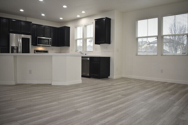 Building Photo - 4931 Trouville Ln