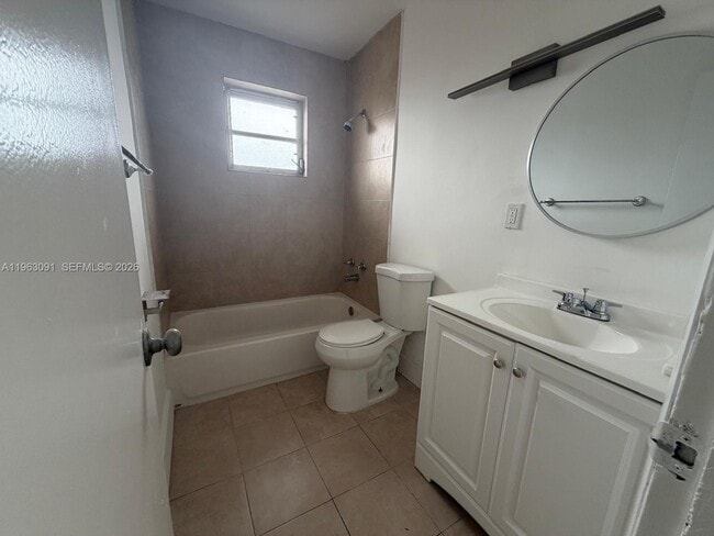 Building Photo - 4617 NW 2nd Terrace