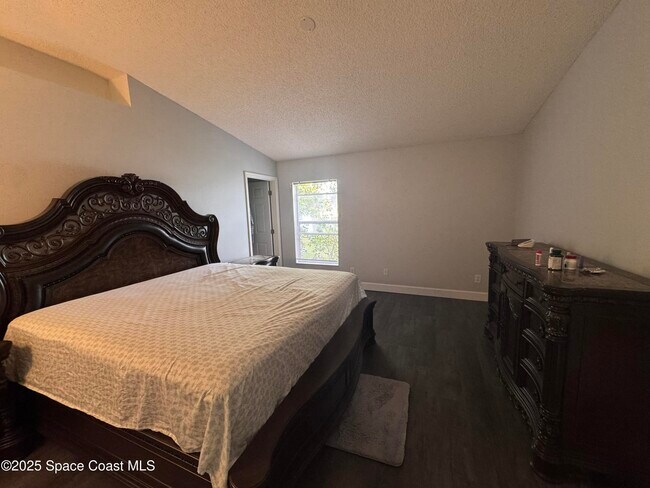 Building Photo - 2425 Bayhill Dr