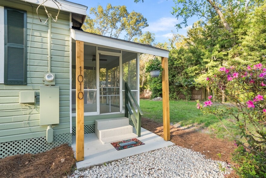 Building Photo - 1010 NE 7th Pl