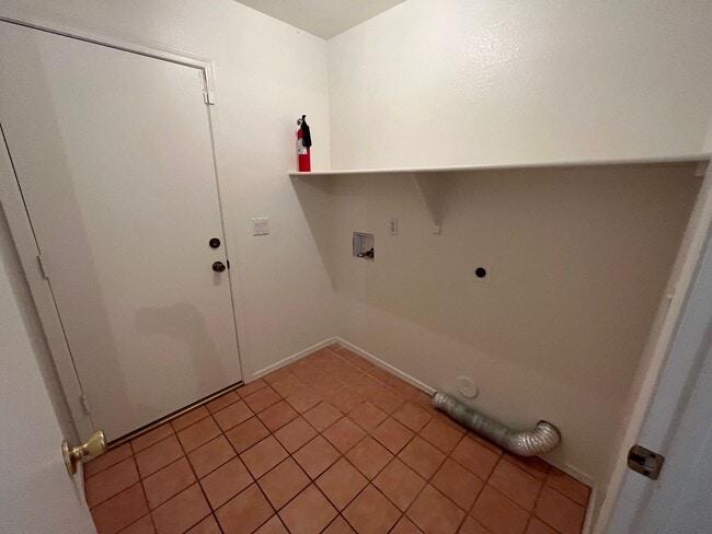 Building Photo - 4 Weeks of Free Rent! - Three bedroom Sing...