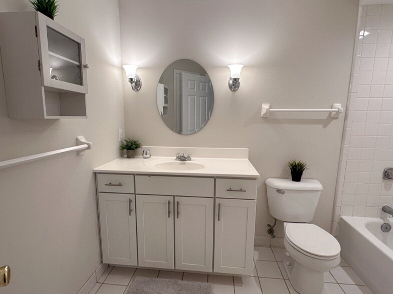 Building Photo - 2326 Upland Pl