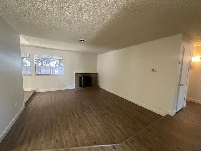 Building Photo - 1701 Ortega Dr