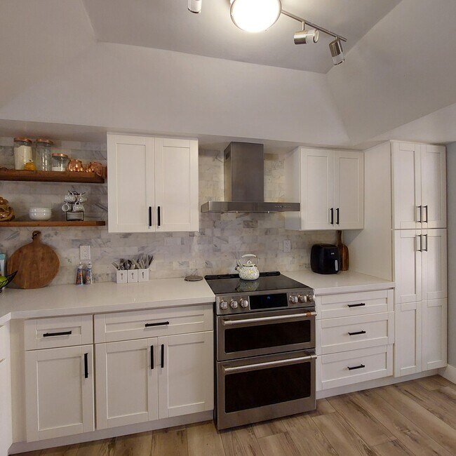 Building Photo - 3871 Alcantara Ave