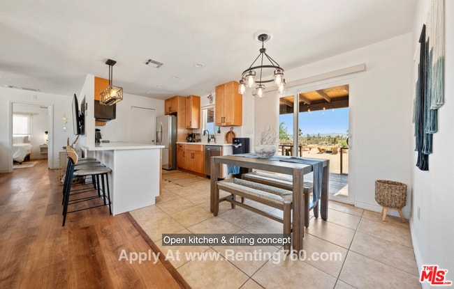 Building Photo - Updated 3 Bed 2 Bath Home on 2.5 Fenced In Acres with paid SOLAR PANELS!!