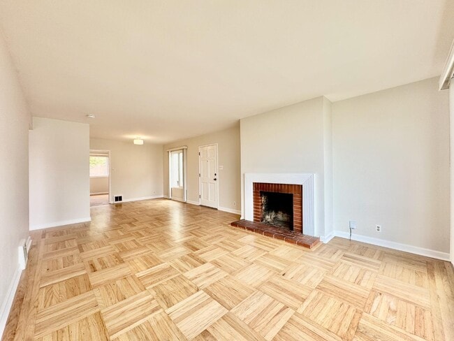 Building Photo - 31 Crestview Ave