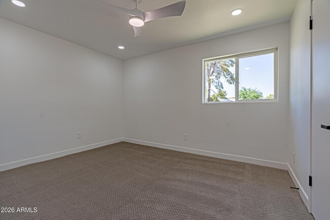 Building Photo - 3035 E Heatherbrae Dr