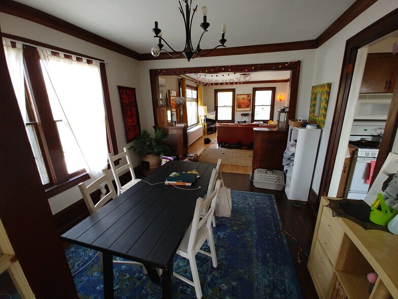 Dining room - 3100 Elliot Avenue