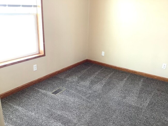 Building Photo - 3 bed, 2 bath Single Family Home