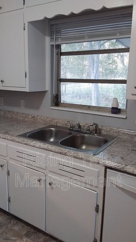 Building Photo - 7016 Briarwood Ln