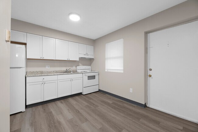 Building Photo - Cedar Court Apartments