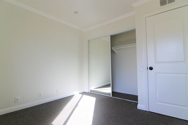 Building Photo - 5604 Bloomfield St