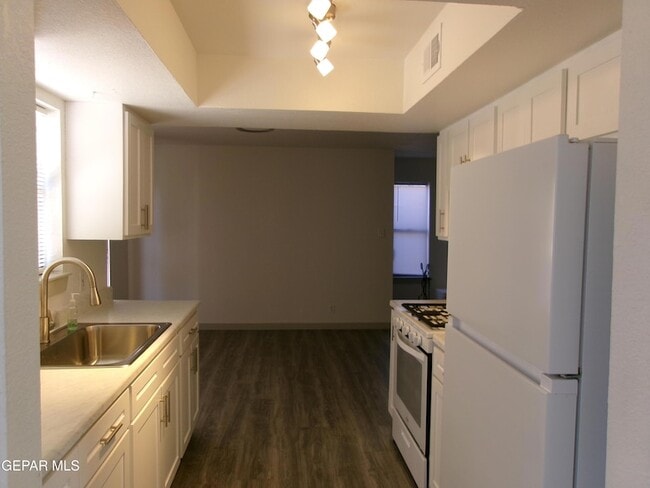 Building Photo - 7013 Echo Cliffs Dr