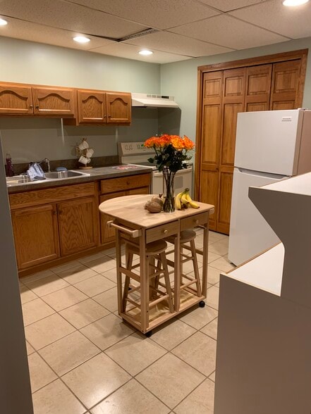 Kitchen with full size stove, refrigerator rand microwave.o - 421 Oakhill Ave