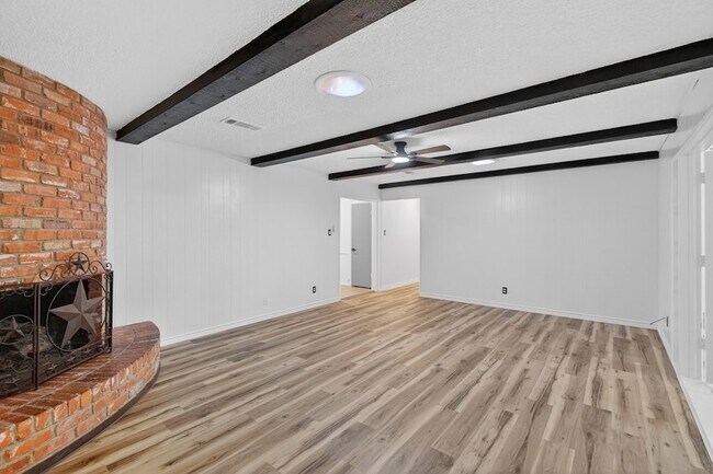 Building Photo - 2821 Metz Dr