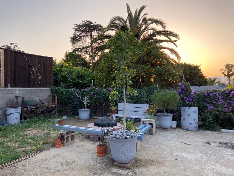 Building Photo - 1043 Sanborn Ave