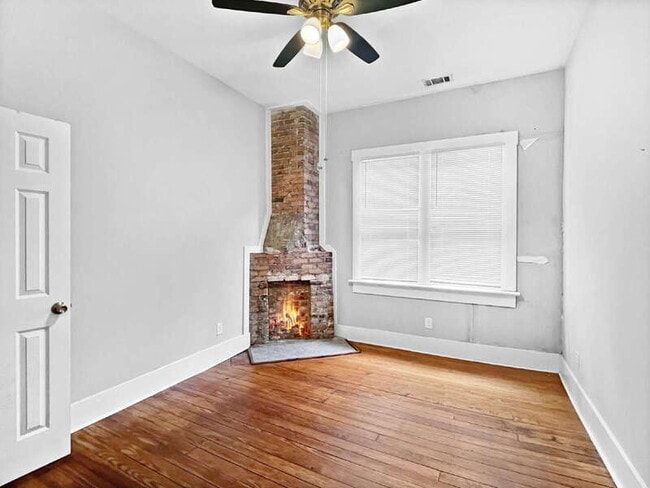 Building Photo - 1012 E Park Ave