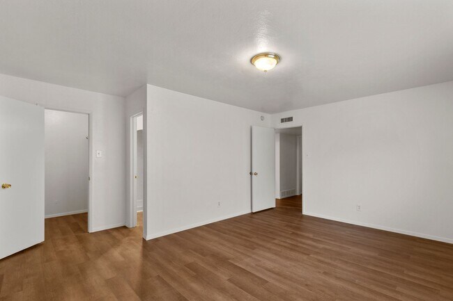 Building Photo - For Rent Newly Remodeled 3 Bed / 2 Bath Home