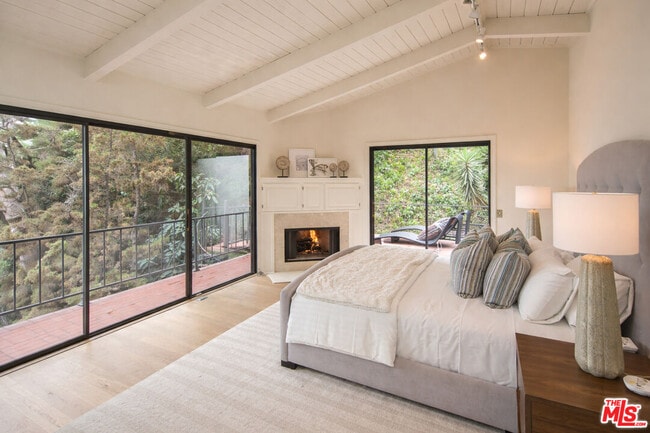 Building Photo - 9305 Beverlycrest Dr