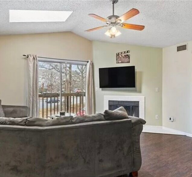 Living room - 2101 Rocky Point Run