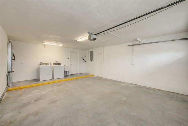 Building Photo - 5434 Oakhurst Dr