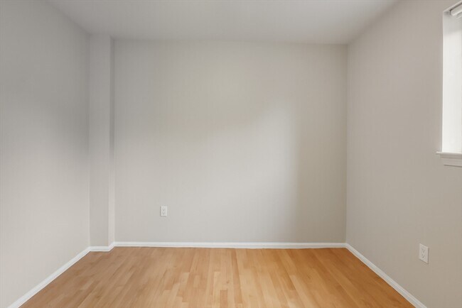 Building Photo - 350 North St