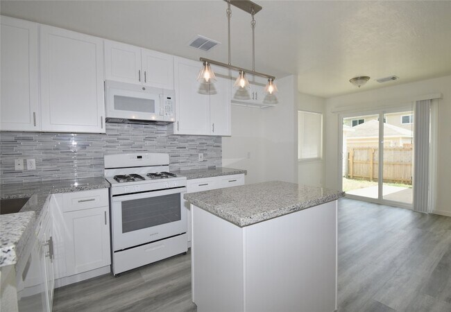 Building Photo - 6145 Settlers Square Ln