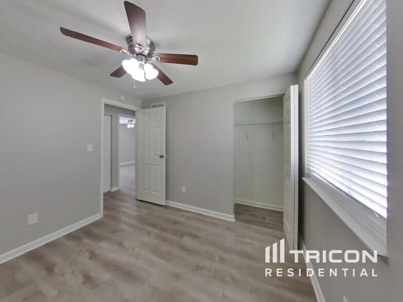 Building Photo - 1327 Dogwood Ct