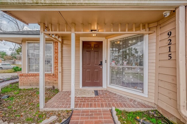 Building Photo - 9215 Golden Meadow Dr