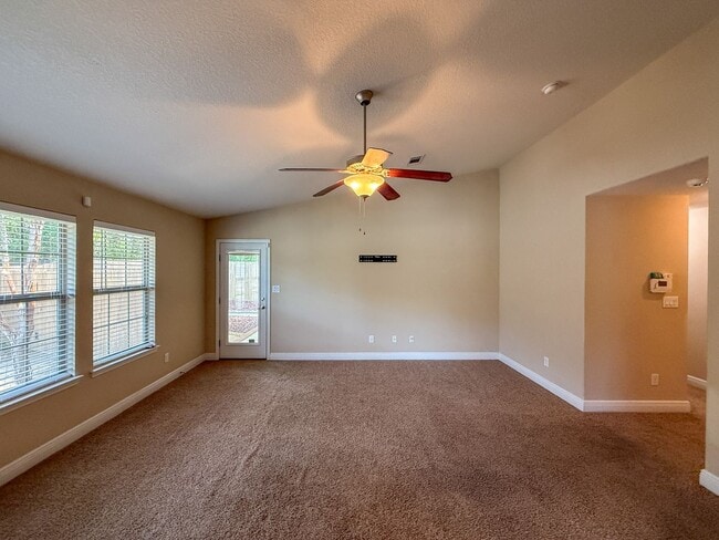 Building Photo - 3 Bedroom 2 Bath Home for Rent with Charmi...