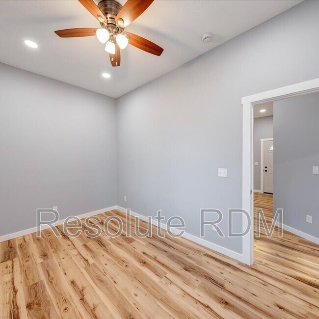 Building Photo - 804 N Locke St