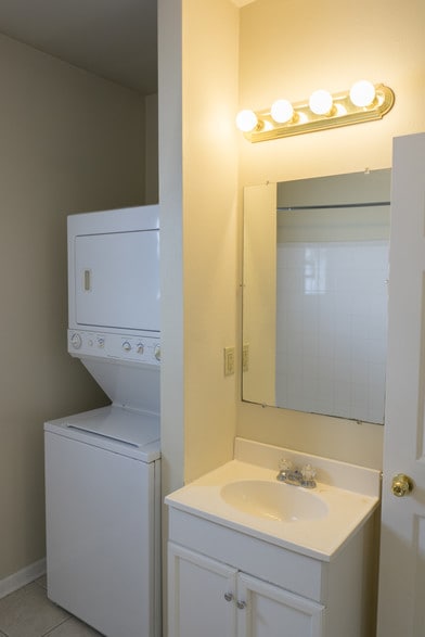 bathroom with W/D - 724 E Center St