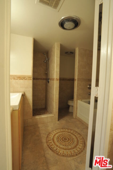 Building Photo - 318 N Maple Dr