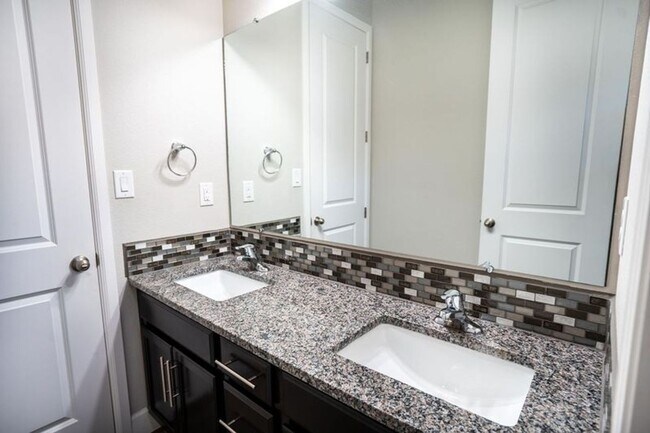 Building Photo - 6205 Redroot St NW