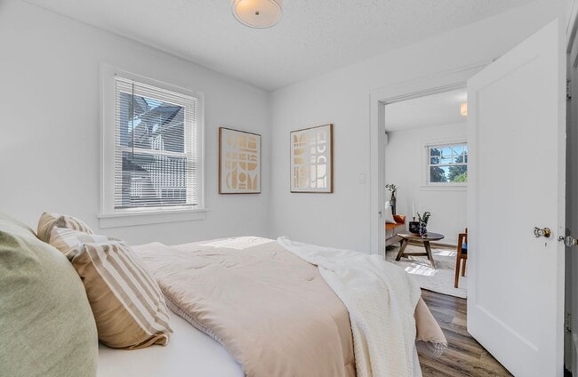 Building Photo - 2 bedroom, 1 bath house now available in North Portland! Piedmont Neighborhood!