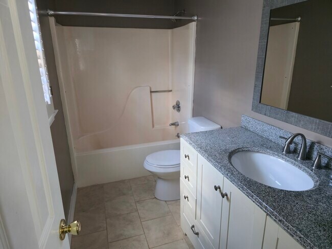 Building Photo - 127 Lauren Ln