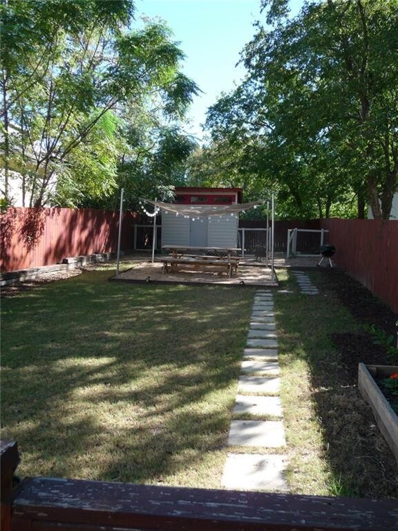 Building Photo - Awesome East Austin Townhouse