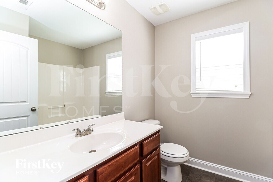 Building Photo - 5602 Falkland Lane
