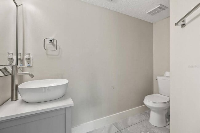 Building Photo - 1509 Red Oak Ct