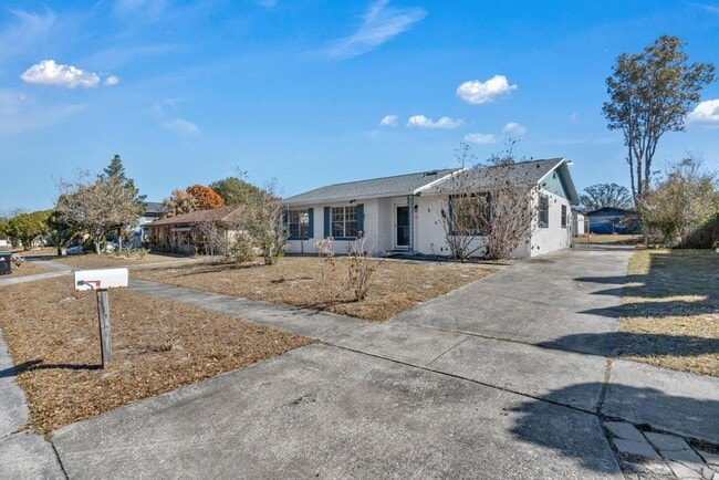 Building Photo - 1303 Charles St