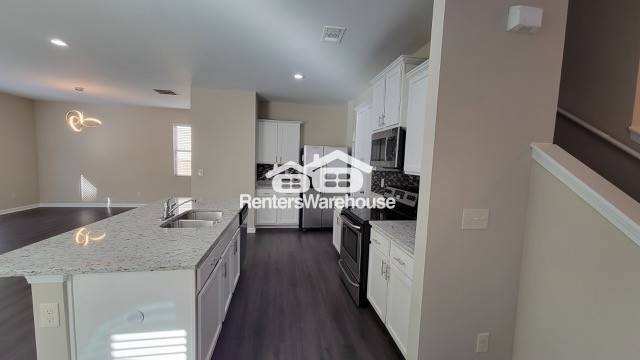 Building Photo - 5518 Waverly Park Dr
