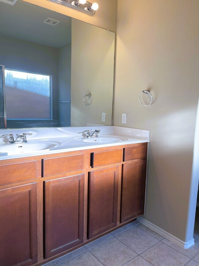 Building Photo - 11021 Boundless Valley Dr