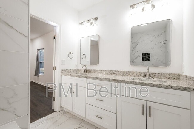 Building Photo - 1321 Bridges Ave SW