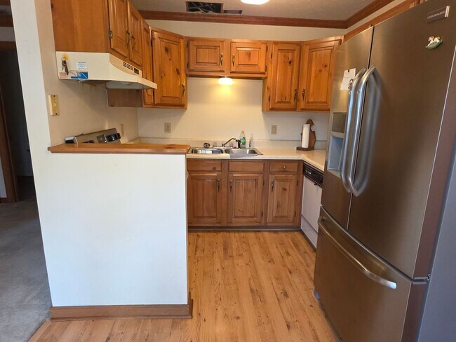 Building Photo - 3br 2.5ba End Unit Townhouse in Timber Ridge Subdivision