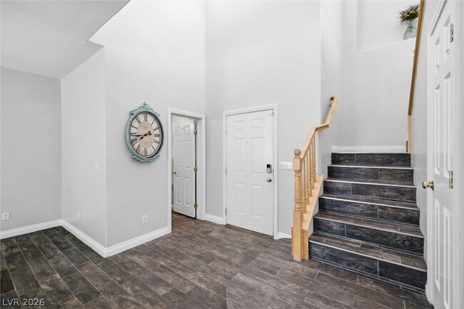 Building Photo - 321 W Arrowbird Ave