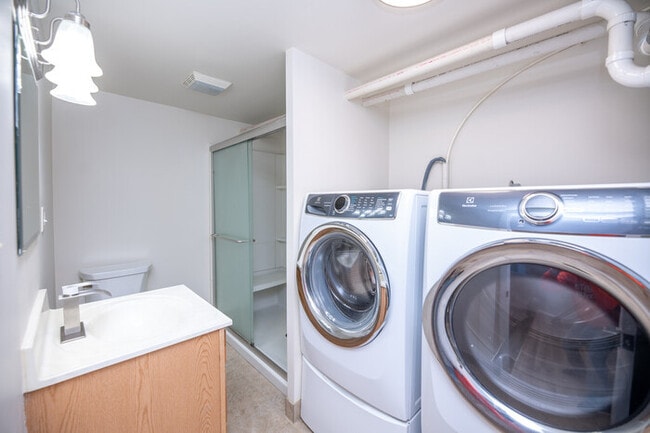 Building Photo - Home in Far North Peoria