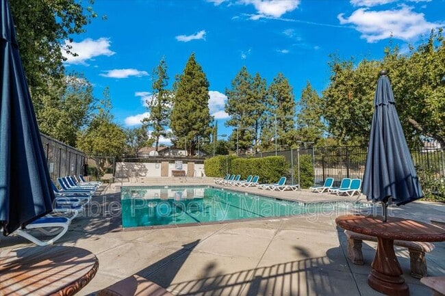 Building Photo - 15845 Rosehaven Ln