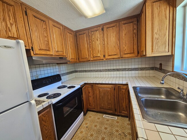 Building Photo - Home in Ideal Location with Large Backyard!