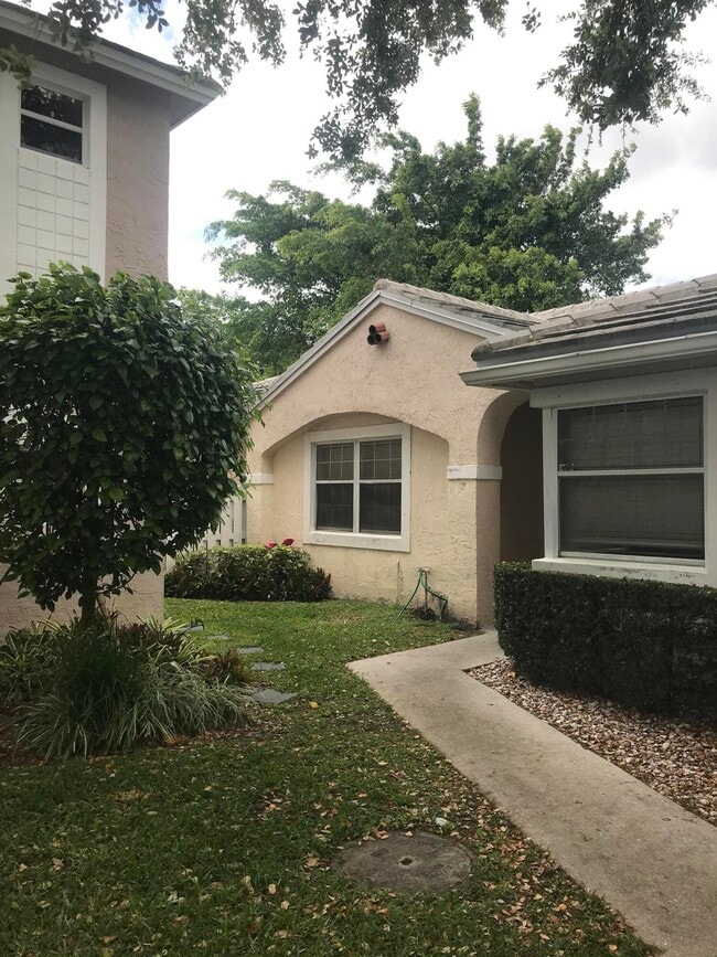 Building Photo - 845 NW 98th Ave