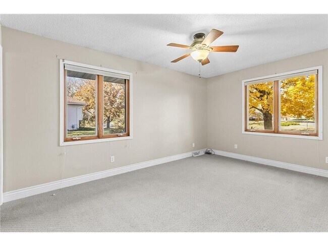 Building Photo - 16405 13th Ave N